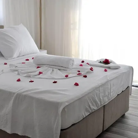 Hanimeli With 60m2 Pool, Sleeps 12