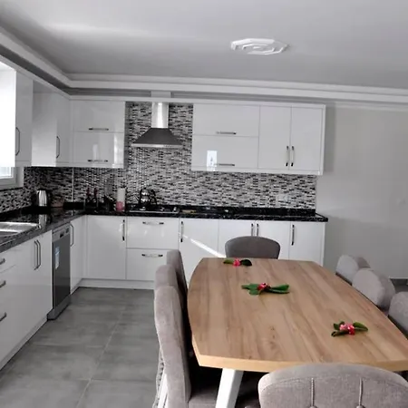 Βίλα Hanimeli With 60m2 Pool, Sleeps 12 Μούγκλα