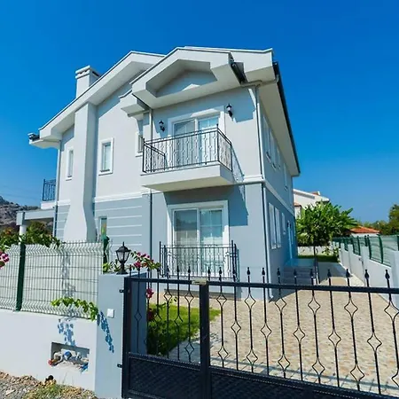 Hanimeli With 60m2 Pool, Sleeps 12