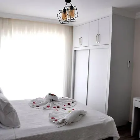 Hanimeli With 60m2 Pool, Sleeps 12