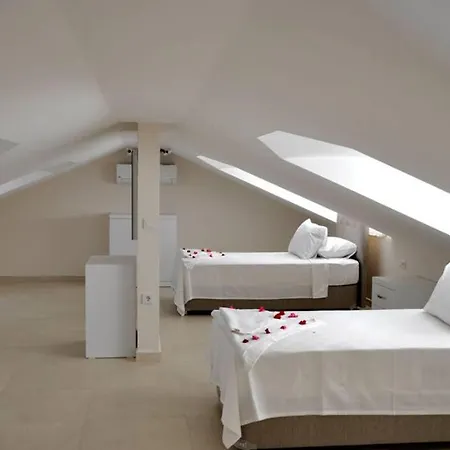 Hanimeli With 60m2 Pool, Sleeps 12